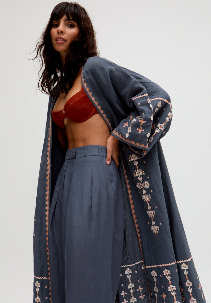Gloral Edge To Edge Embroidered Kimono In Grey - S
