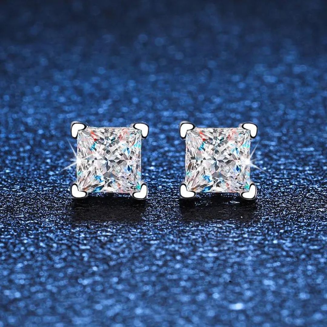 Stud Earrings with Princess Cut Diamond Solitaire - Platinum - Mined Diamond / G/Vs / 0.60 Carat