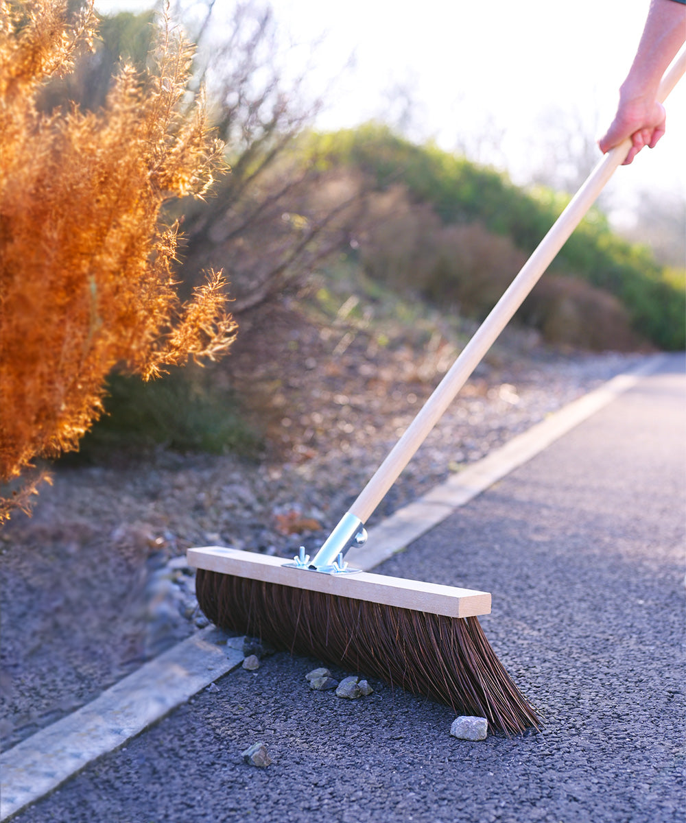 Traditional Wooden Broom With Handle & Stay - Stiff - Bahia & Sherbro / 130cm 61cm 12cm 1.5kg