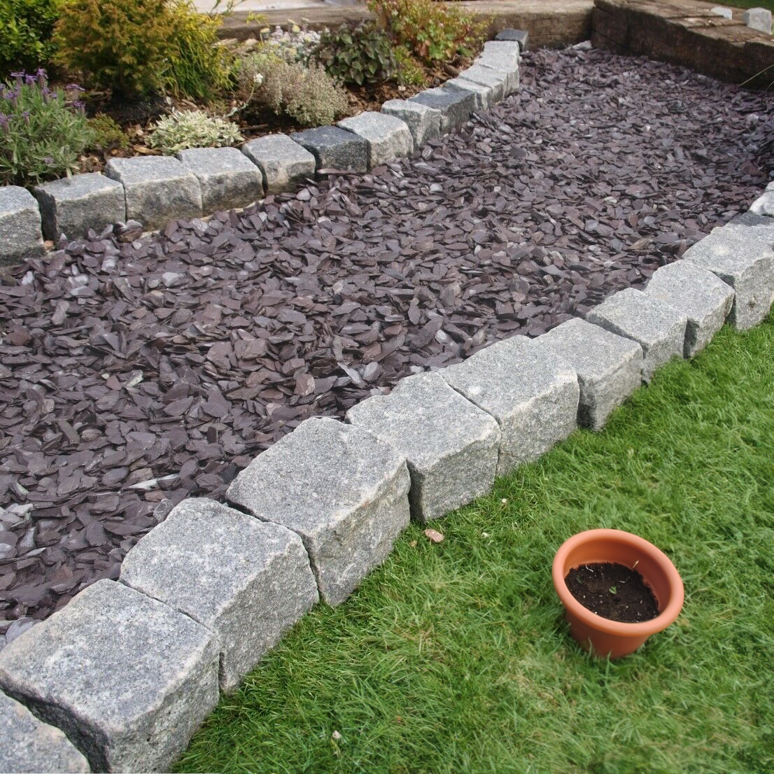 40mm Plum Slate Chippings - XL Bulk Bag / Plum