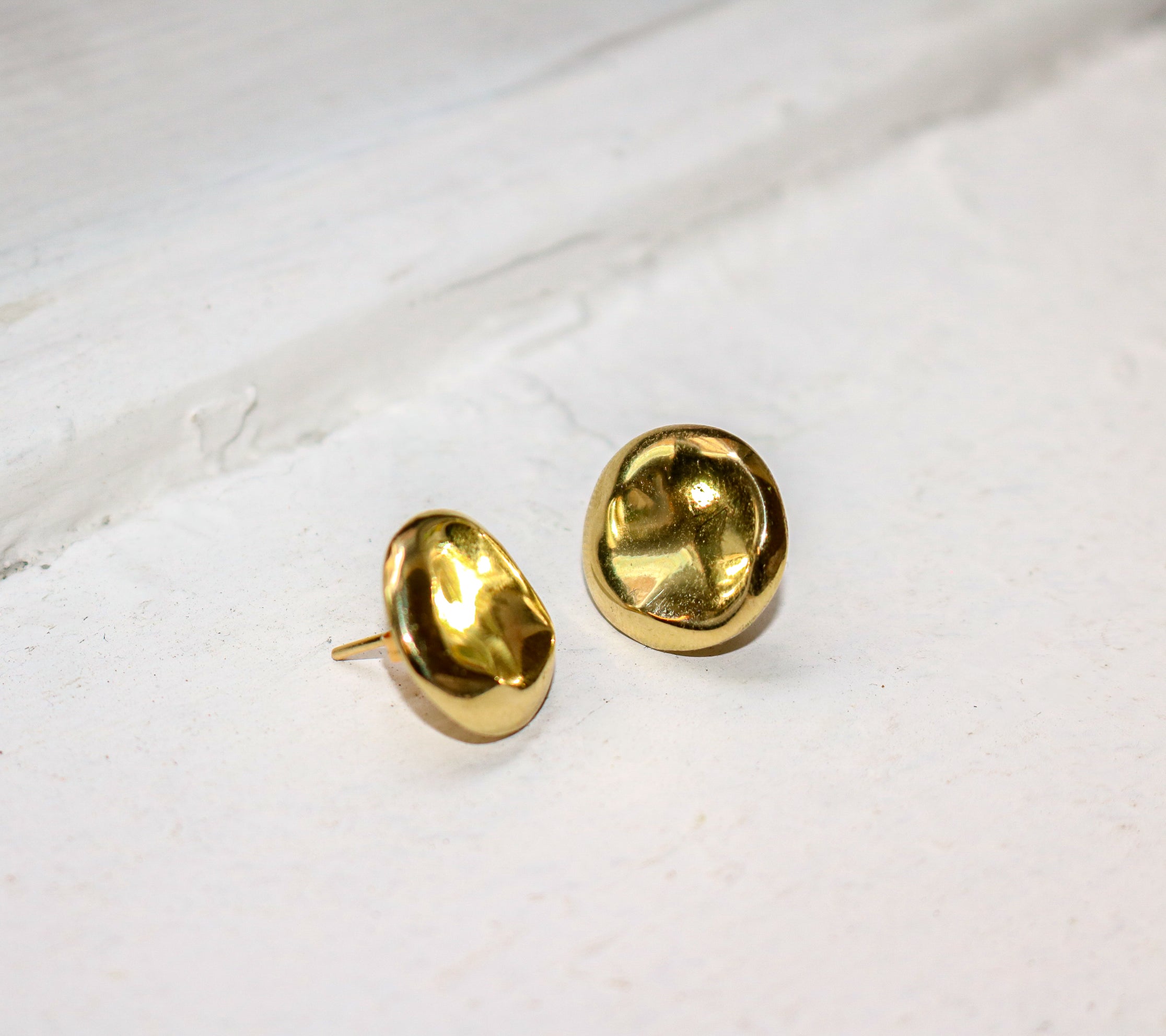 Sama Studs - Polished Brass