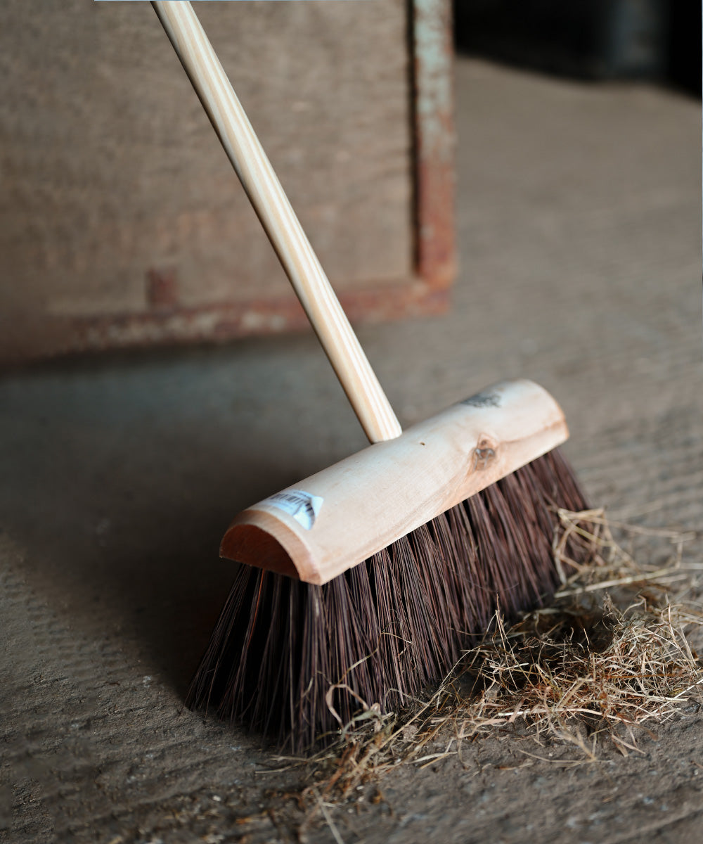 Finest by Hillbrush Wooden Yard Broom  - Stiff - Bahia / 130cm 31cm 12cm 1.5kg