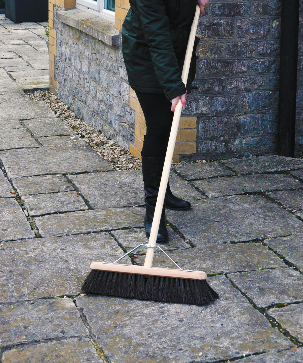 Finest by Hillbrush Wooden Platform Broom With Handle - Medium Stiff - 130cm 47cm 7cm 1.5kg / Gumati