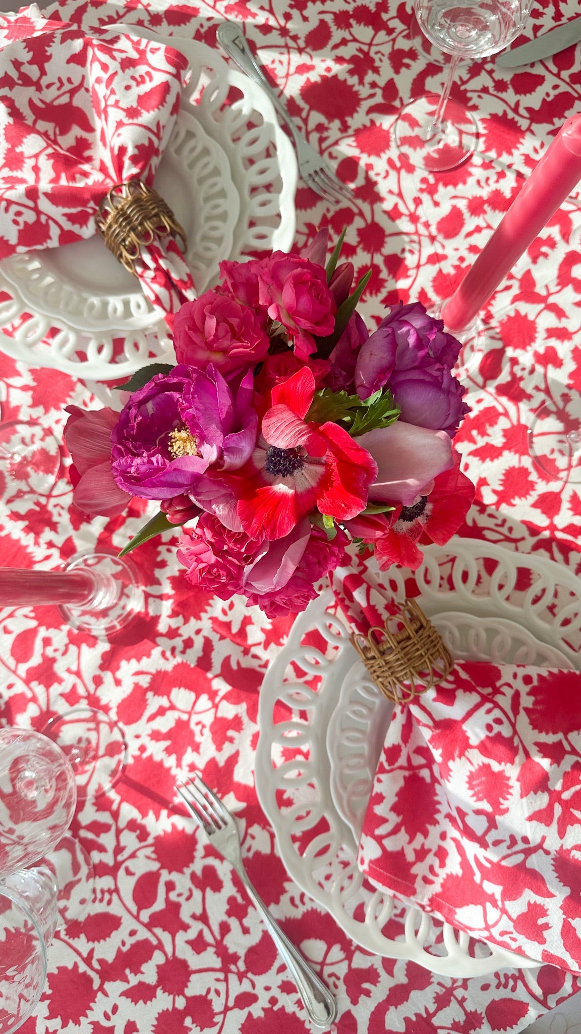 CRANBERRY BLOSSOM TABLECLOTH - 120" Round
