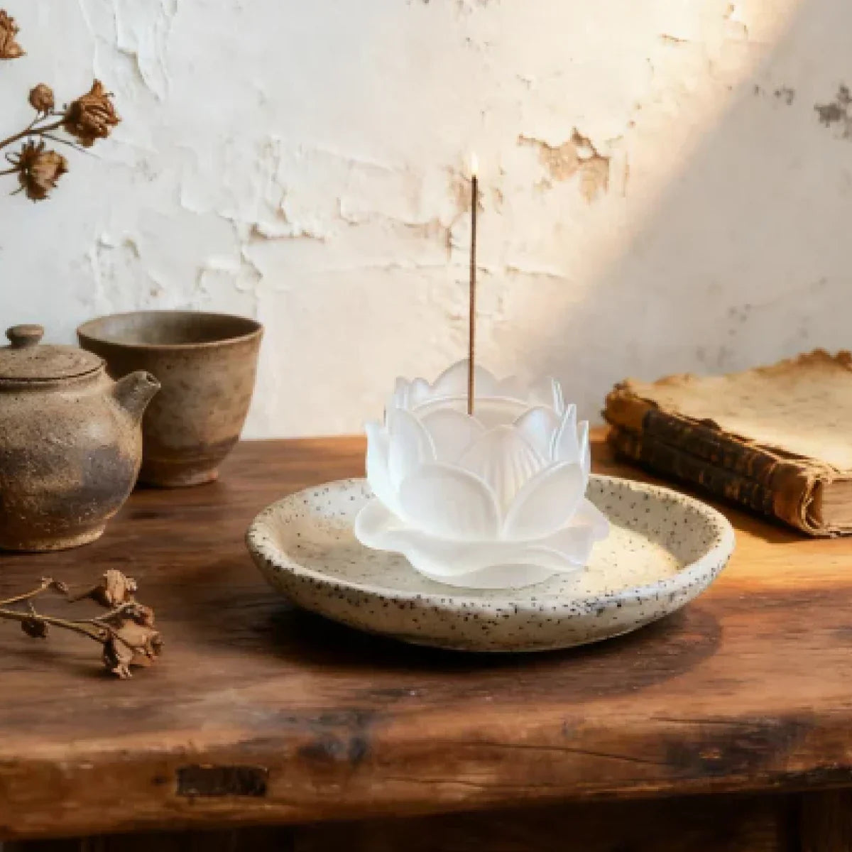 Purity & Awakening – Liuli Lotus Incense Holder Set(Incense Included)