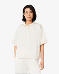 Polo oversize fluida e setosa