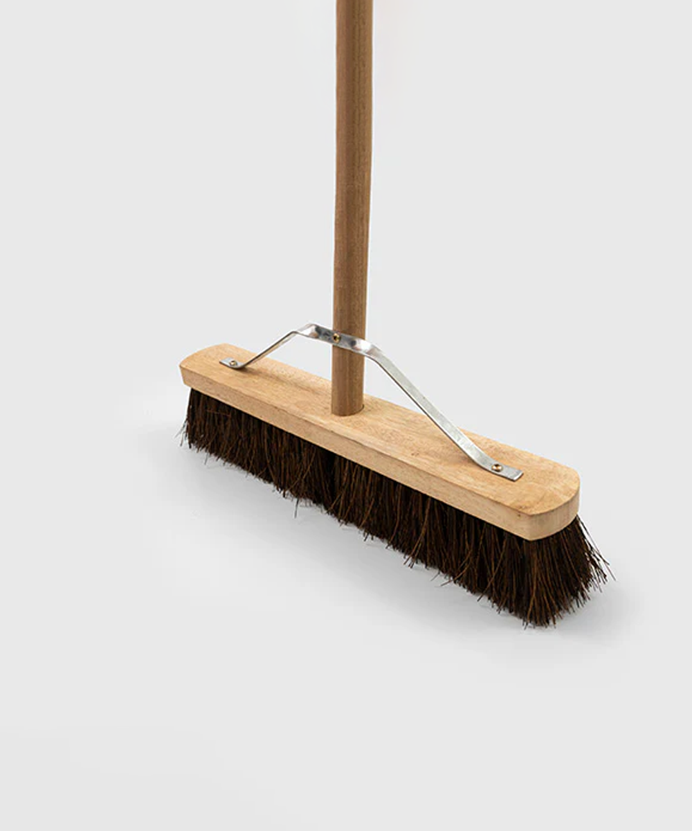 Everyday Wooden Platform Broom With Handle & Stay - Stiff - Bassine / 130cm 48cm 6cm 1.5kg