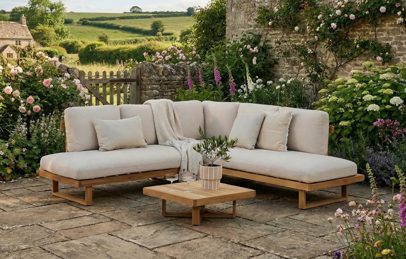 Malai 5 Seater Luxury Beige Wooden Corner Garden Set