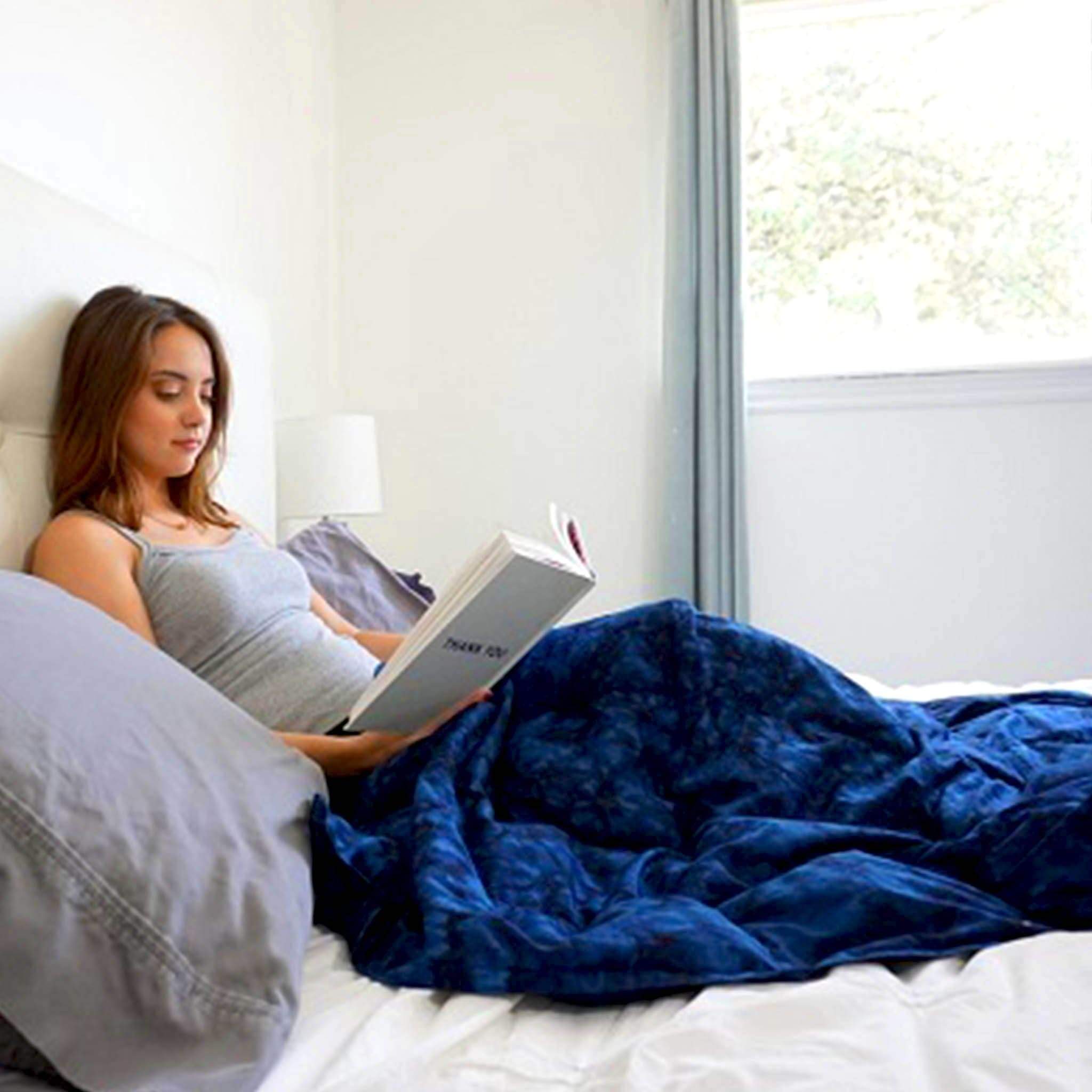 Indigo Ocean Waves Weighted Blanket - Kids (38"x50") / 5lbs