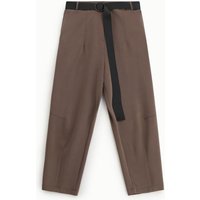 Pantalones cropped con cinturón decorativo de anilla
