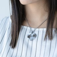 Colgante de Corazón Grabado por Dos Caras - 3,4 x 2,8 cm - Regalos para San Valentín - Incluye cadena