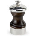 Nobility in materials and lines for the Palace salt mill. This manual mill is a reissue of the oldest Peugeot model. It combines aged wood with hallmarked silver-plated metal. Real jewelry for the table. Palace