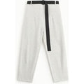 Pantalones cropped con cinturón decorativo de anilla