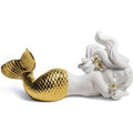 Casa Padrino Luxus Porzellan Figur Meerjungfrau WeiÃ / Gold 16 x H. 8 cm - Luxus Wohnzimmer Dekoration