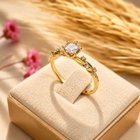Anel de Moeda Antiga Modelo Laurel com Zircônias