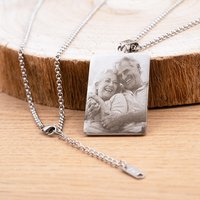 Colgante Rectangular Personalizado por Dos Caras - 2,6 x 3,6 cm - Graba tu Foto o Nombre en un Colgante Rectangular - Incluye cadena