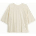 Top de encaje floral con mangas 3/4
