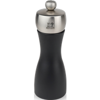With its graceful silhouette, the Fidji 15 cm manual salt mill is a symbol of elegance. The combination of black wood and stainless steel creates a genuine balance between these contrasting materials. Fidji
