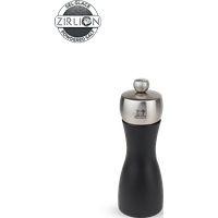 With its graceful silhouette, the Fidji 15 cm manual salt mill is a symbol of elegance. The combination of black wood and stainless steel creates a genuine balance between these contrasting materials. Fidji