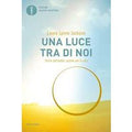 Una luce tra di noi. Storie dall'aldilà. Lezioni per la vita