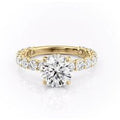 Bague ronde en argent sterling plaqué or jaune avec moissanite.