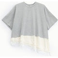Kurzes T-Shirt mit asymmetrischer Spitzenkante
