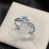 Anel de prata modelo Rainha com Zircônia