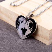 Colgante de Corazón Grabado con Foto o Nombre - 3,4 x 2,8 cm - Regalos para San Valentín - Incluye cadena
